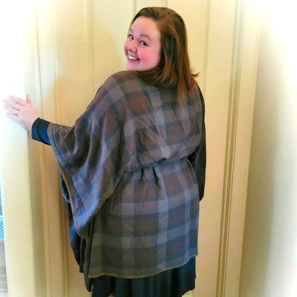 Meet your Posher, Whitney - Picture 2 of 4